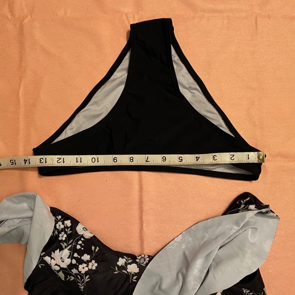 Sweet Floral print Halter Tankini with Peplum Black Bottoms - Picture 10 of 16